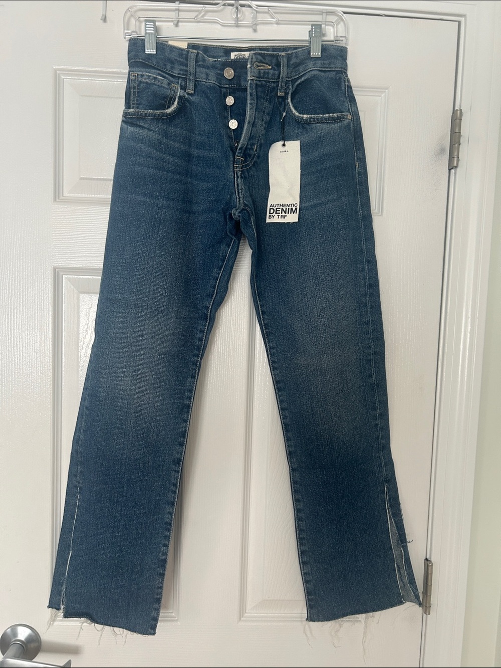 Zara Woman’s Straight-Leg Jeans in Dark Blue Wash size US 02